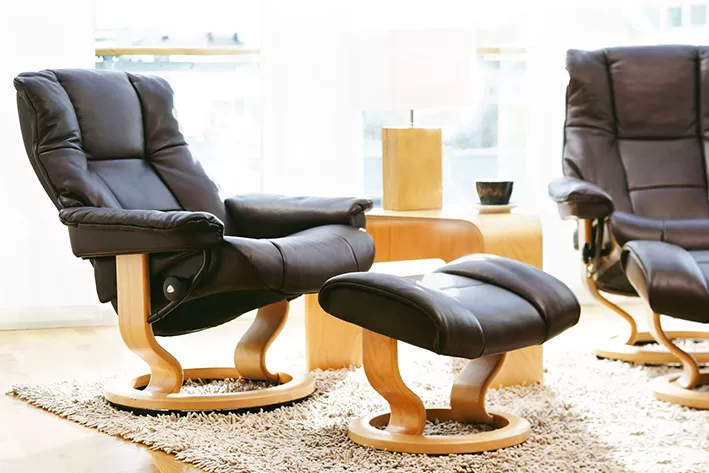 Featuring a classic, relaxed style, the Stressless Mayfair chair collection will provide you with optimum comfort as well as a durable, hard wearing frame. The Stressless office chairs from our Mayfair range are available in a number of style options, so you're sure to find the perfect style for your home. You can recline comfortably at your desk whilst their headrests automatically adjust for added comfort and support.
