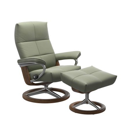 Stressless David Recliner with Signature Base and Footstool Stressless David Recliner with Signature Base and Footstool