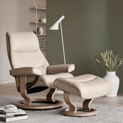 Stressless View Recliner With Classic Base & Footstool Stressless View Recliner With Classic Base & Footstool