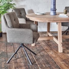 Hampton Round Dining Table with 4 Parma Chairs in Grey