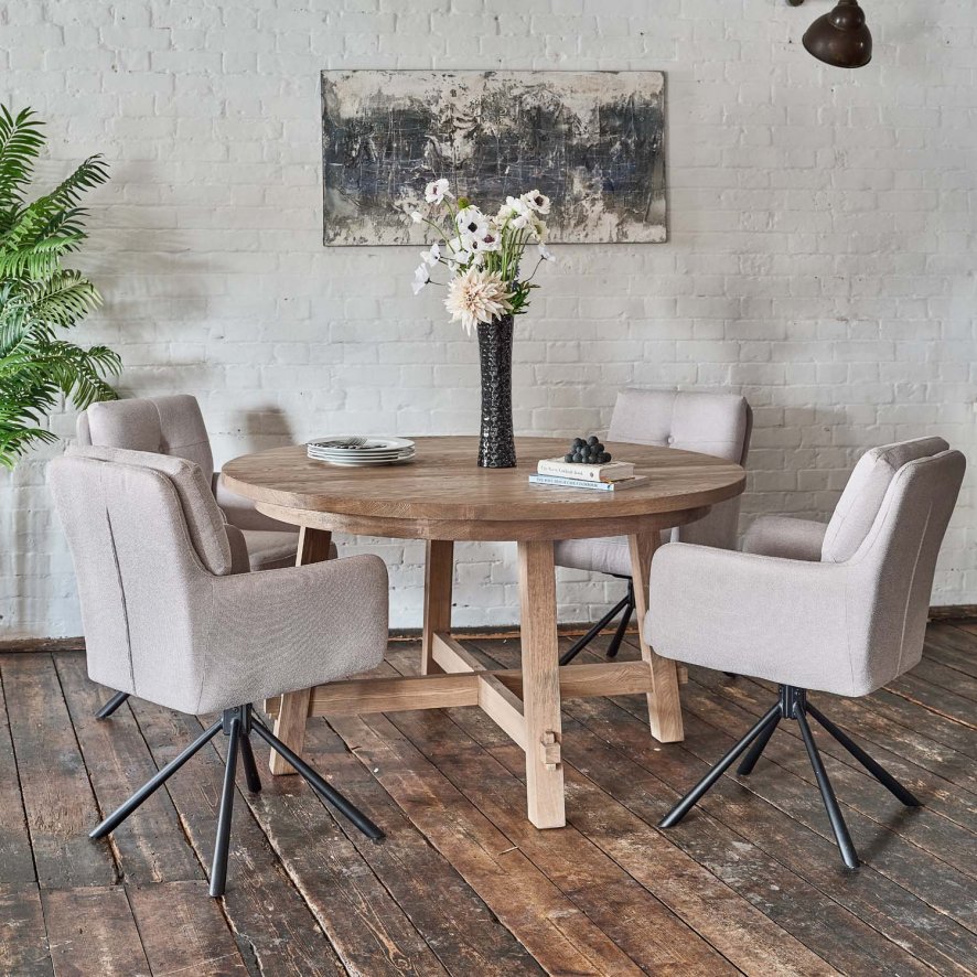 Hampton Round Dining Table With 4 Parma Chairs In Silver